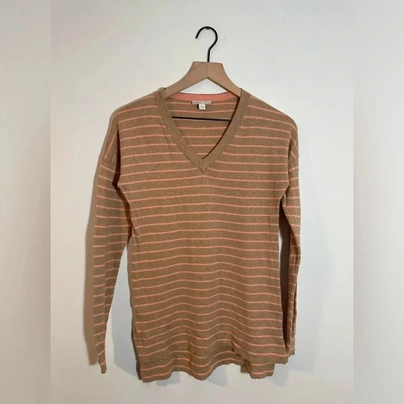 GAP Sweaters - GAP Maternity V-Neck Sweater, Cotton/Nylon/Silk Blend, Size Small Tan/Pink Color